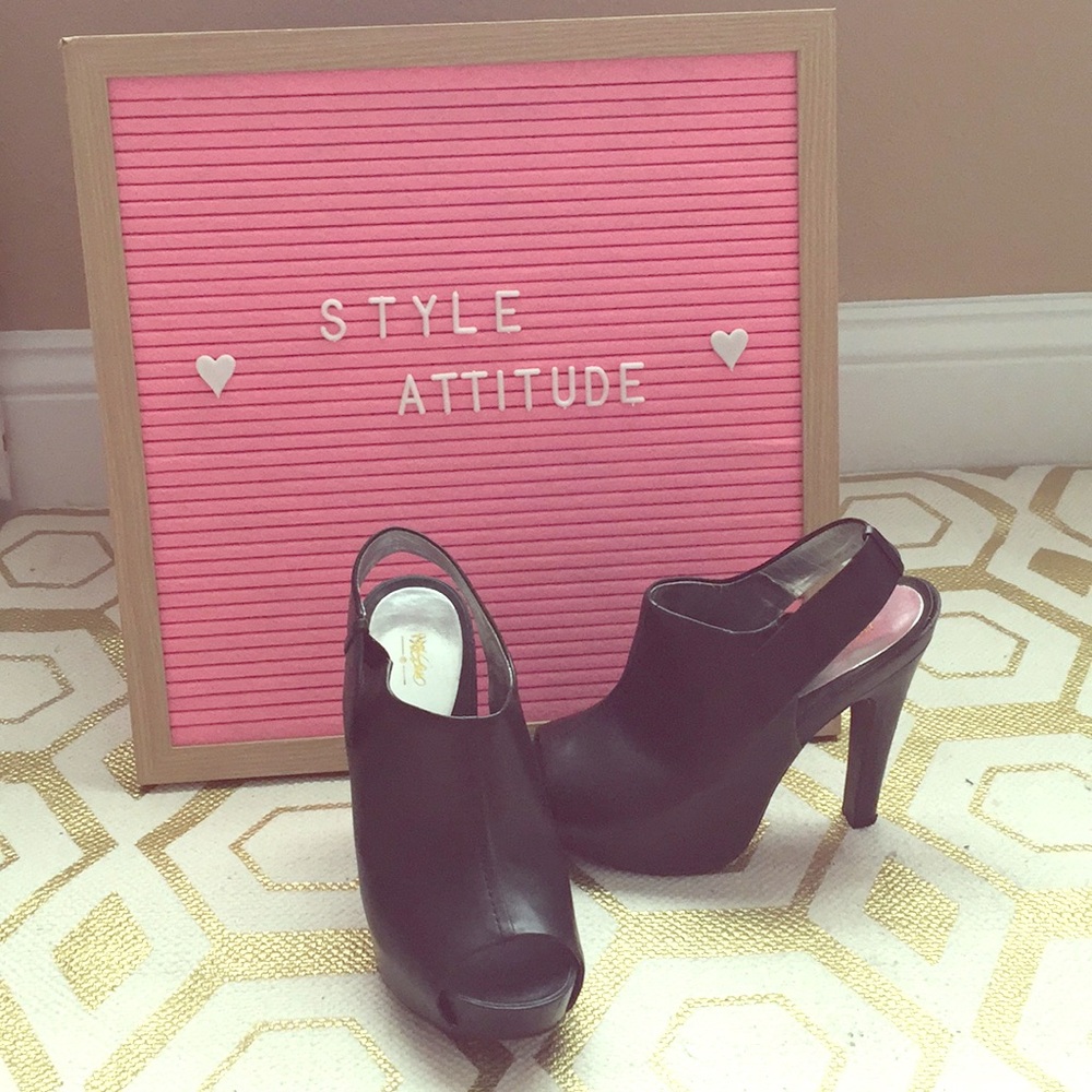 💣Black Sling Back Booties💣